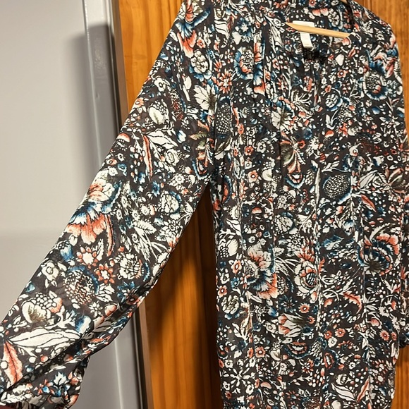 Ann Taylor LOFT blouse size medium - Picture 3 of 3